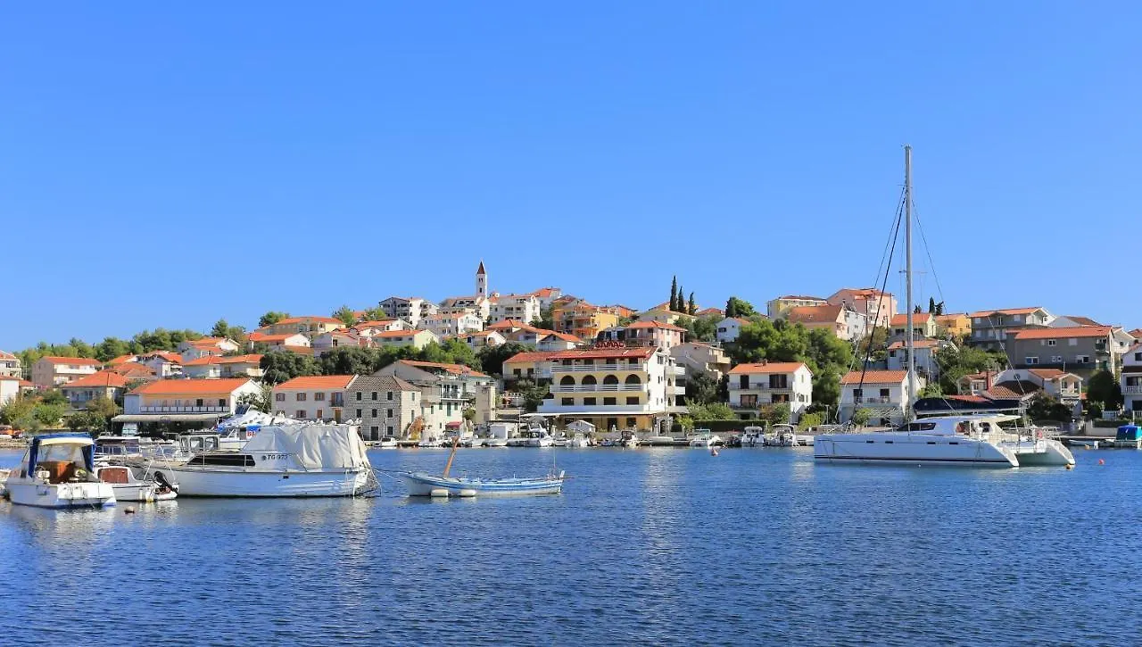 Apartments By The Sea Seget Vranjica, Trogir - 10438 Seget Donji